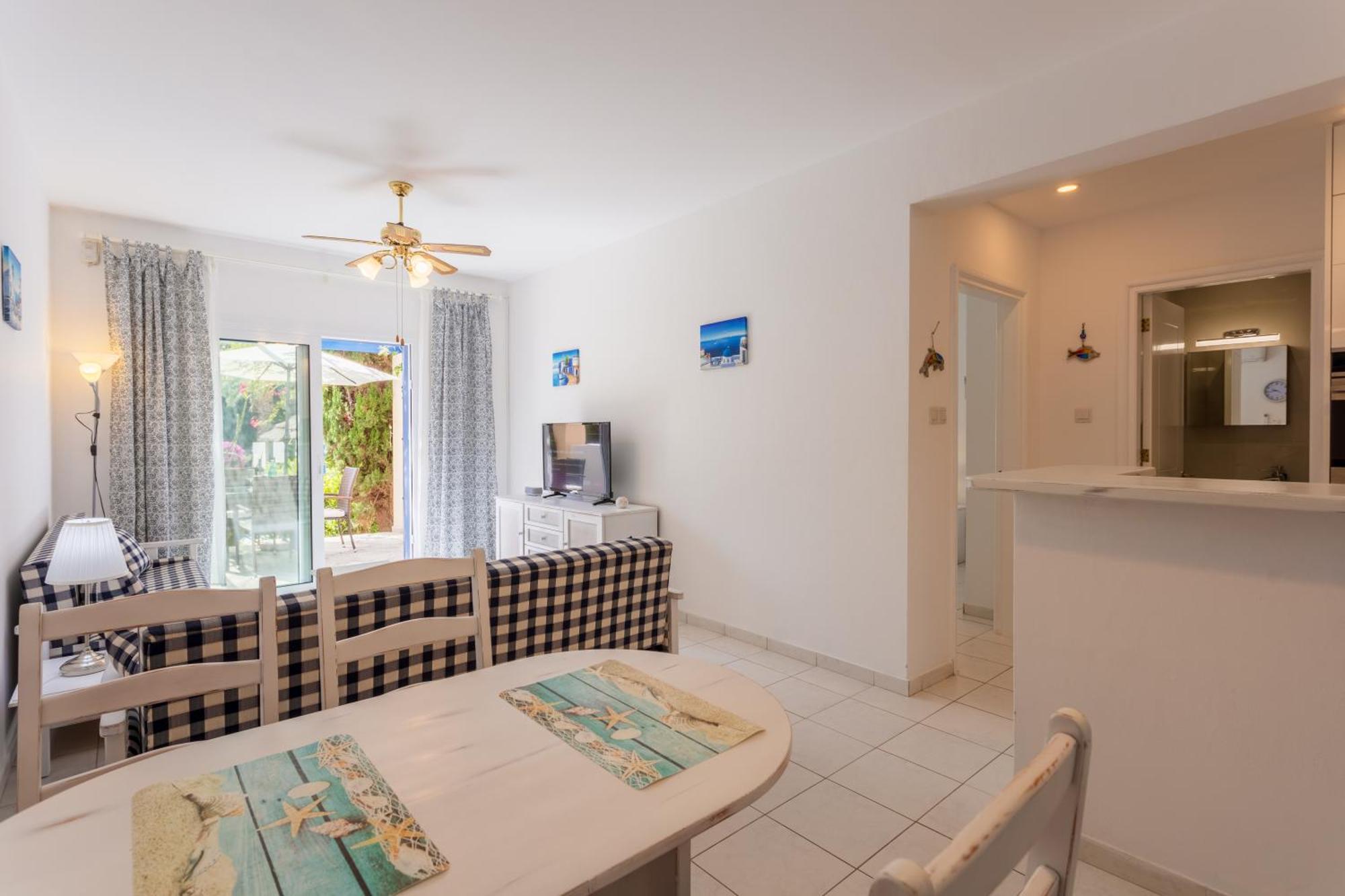 Regina Gardens Lovely Apartment Paphos Ngoại thất bức ảnh